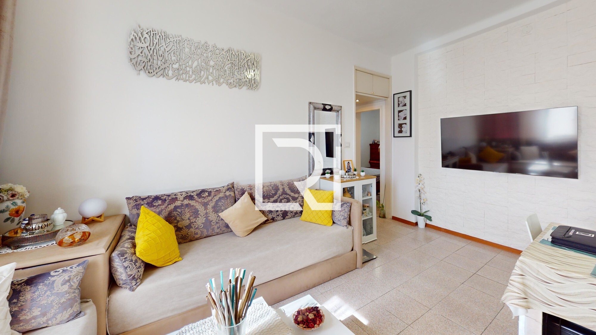 TRILOCALE-CON-CANTINA-DI-PRORPIETA-Living-Room