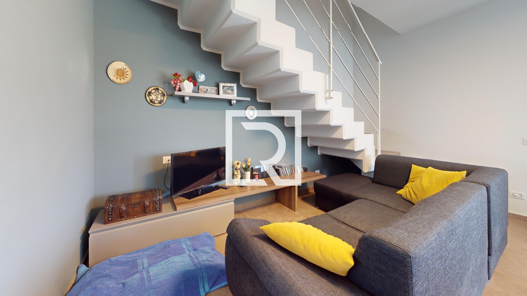 APPARTAMENTO-SU-2-LIVELLI-DI-PREGIO--Living-Room 1