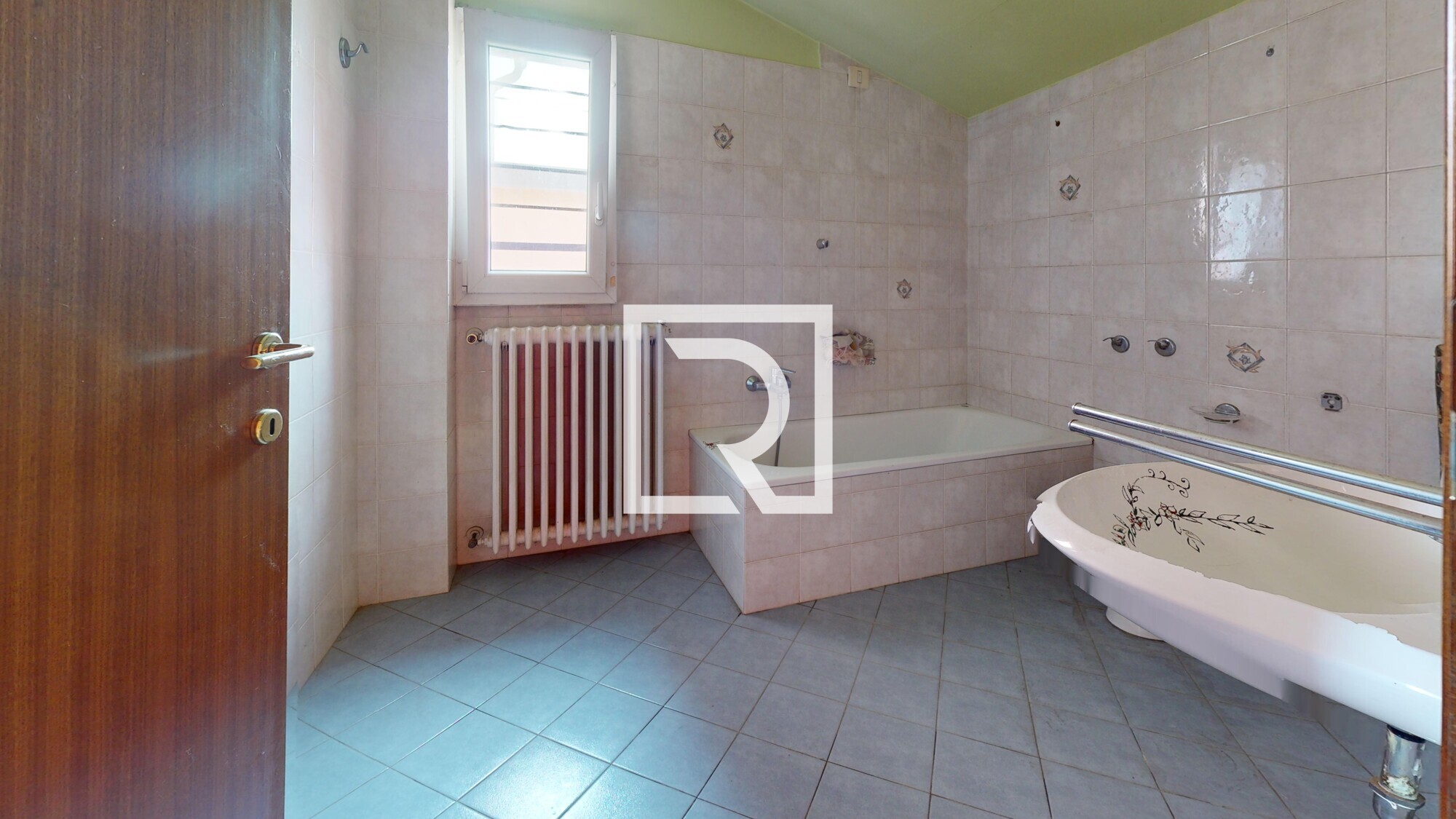 TRILOCALE-CON-INGRESSO-INDIPENDENTE-CON-CORTE-E-GARAGE-DI-PROPRIETA-Bathroom