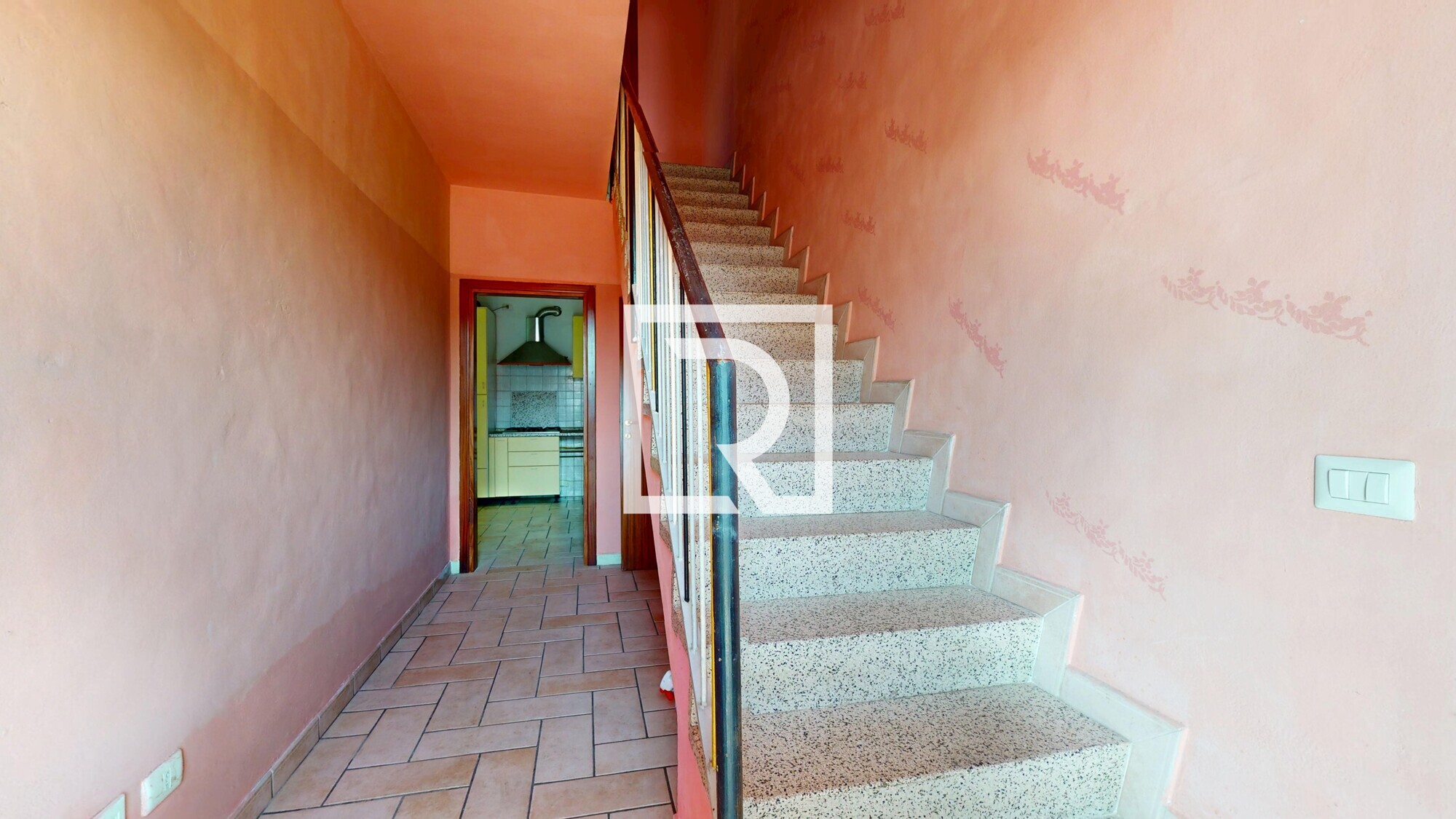 TRILOCALE-CON-INGRESSO-INDIPENDENTE-CON-CORTE-E-GARAGE-DI-PROPRIETA-08082025_083534