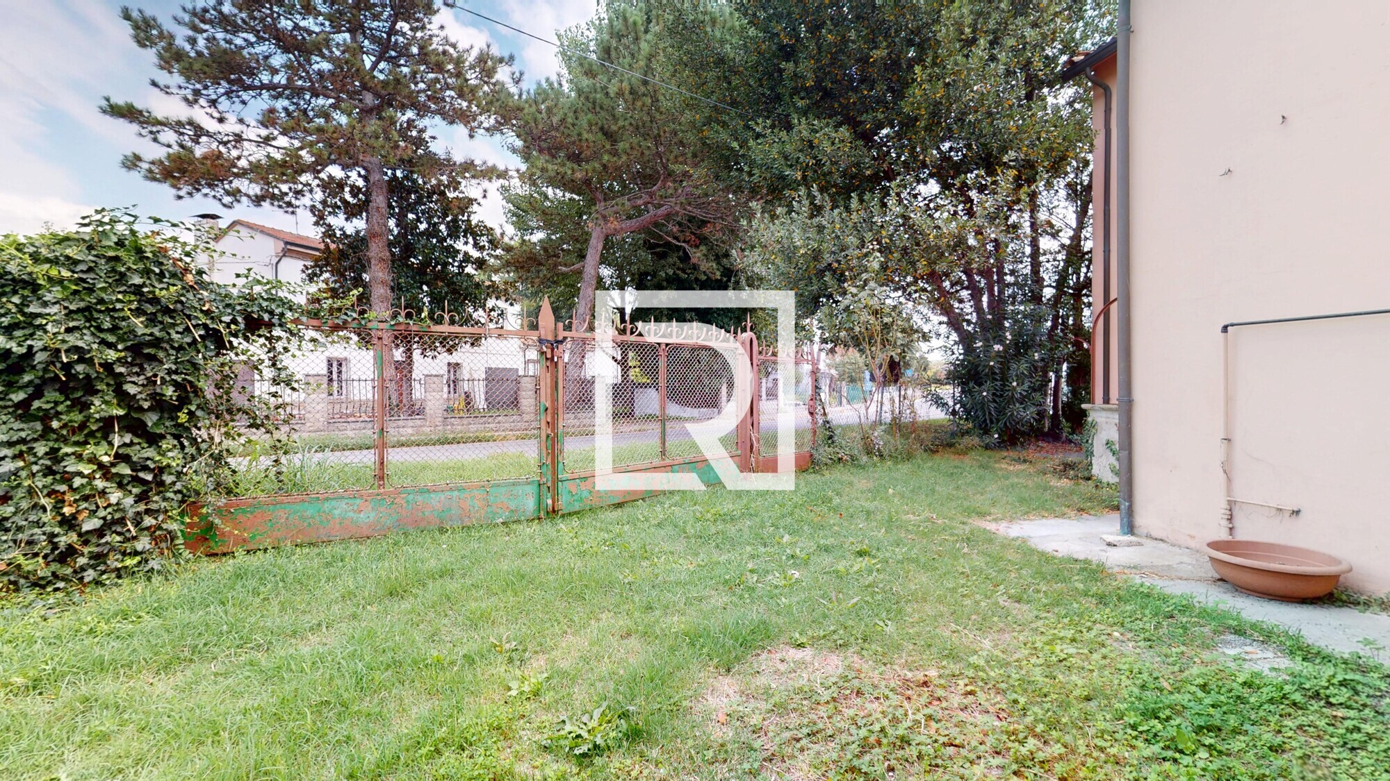 TRILOCALE-CON-INGRESSO-INDIPENDENTE-CON-CORTE-E-GARAGE-DI-PROPRIETA-08082025_083941