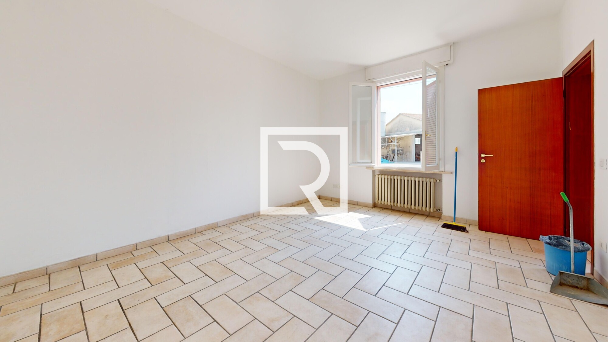 TRILOCALE-CON-INGRESSO-INDIPENDENTE-CON-CORTE-E-GARAGE-DI-PROPRIETA-Bedroom 1