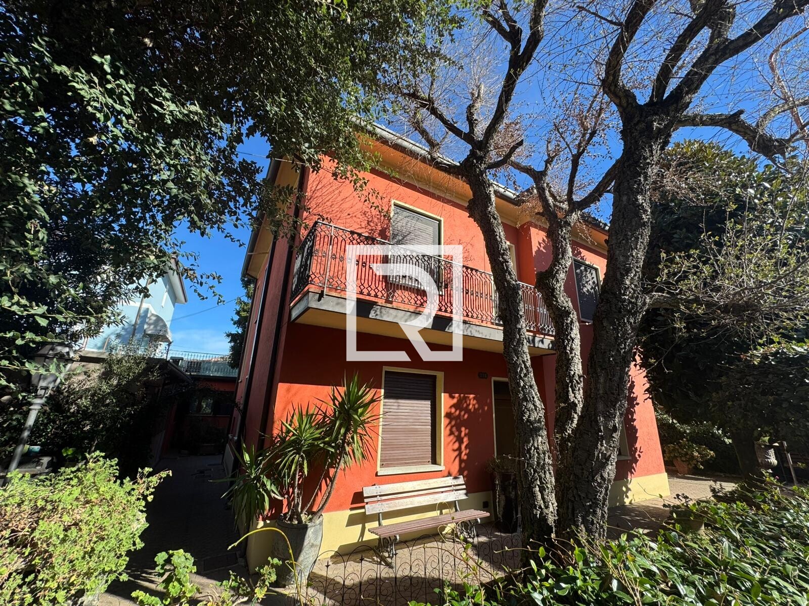 WhatsApp Image 2025-10-27 at 11.17.50 (1)