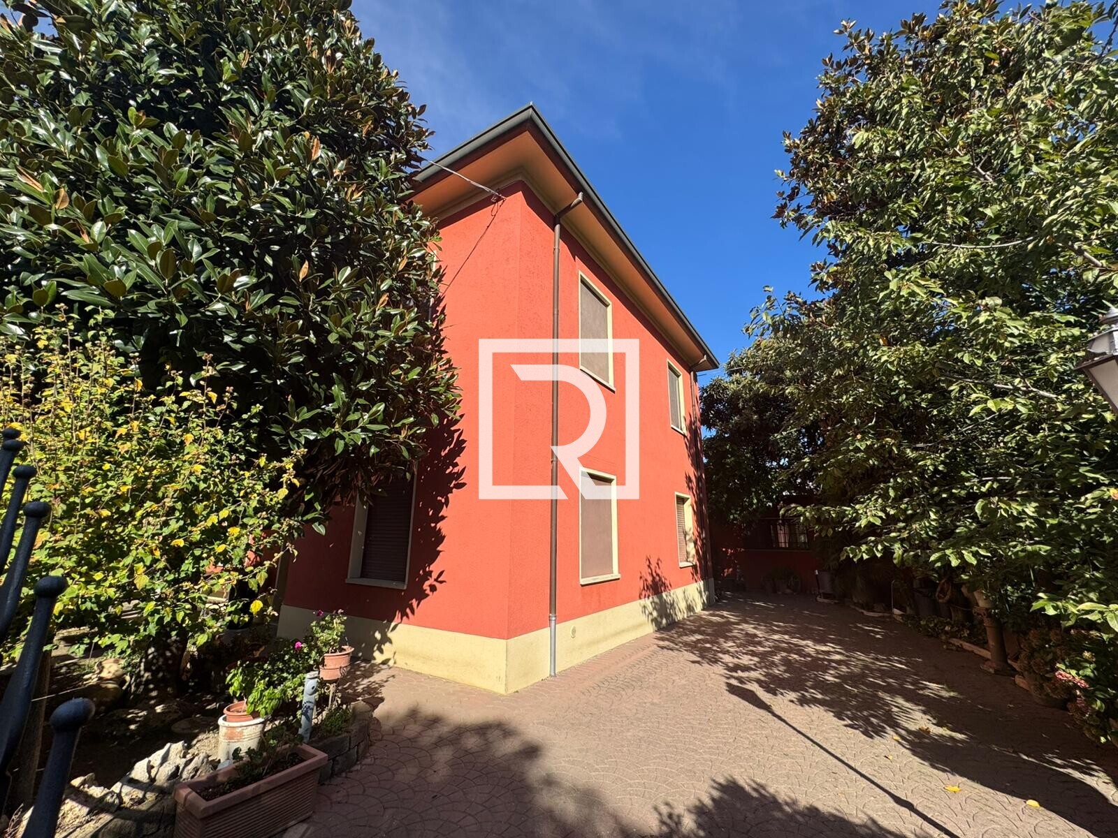 WhatsApp Image 2025-10-27 at 11.17.49 (1)