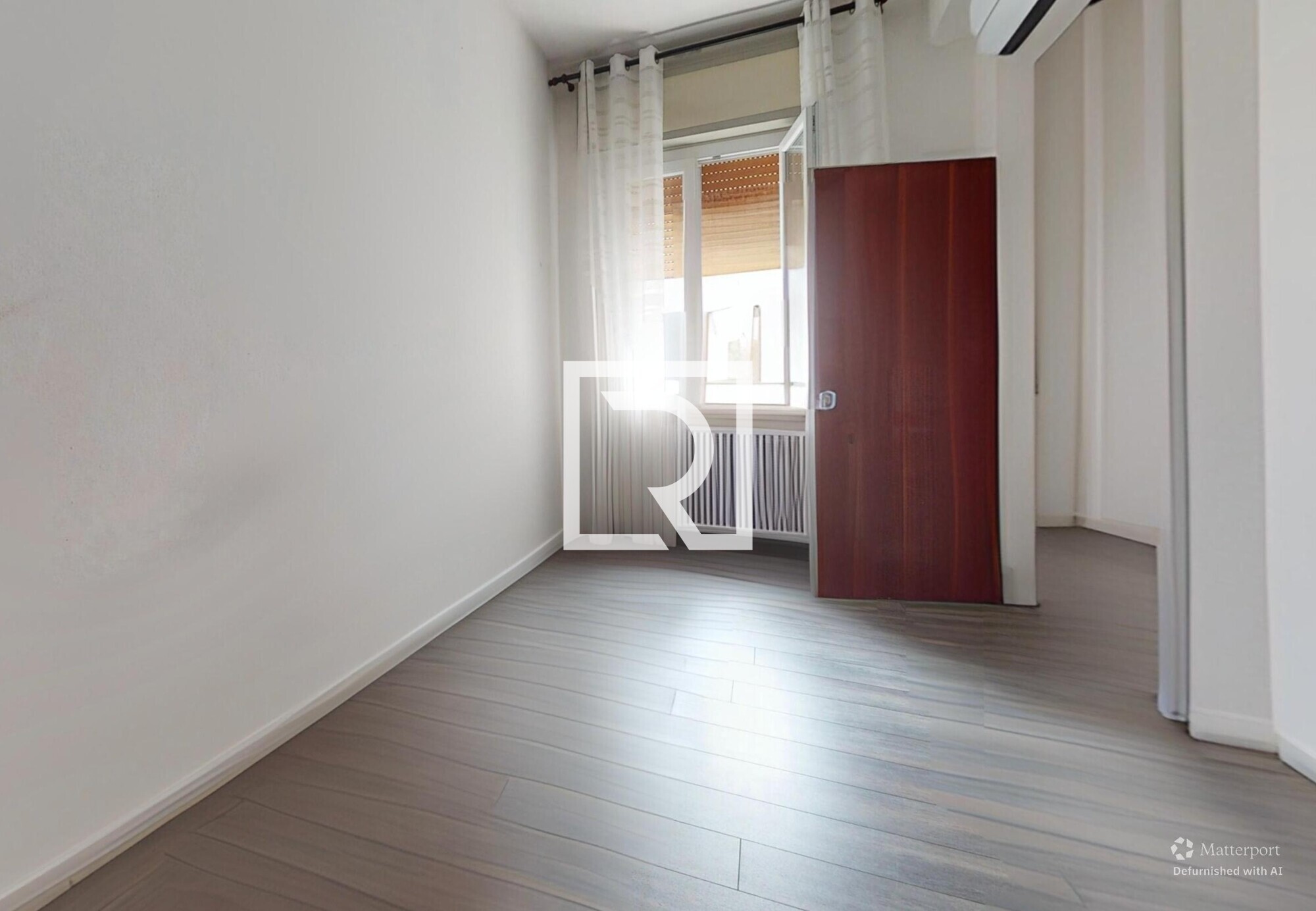 Via-Achille-Cantoni-Bedroom-Defurnished (2)