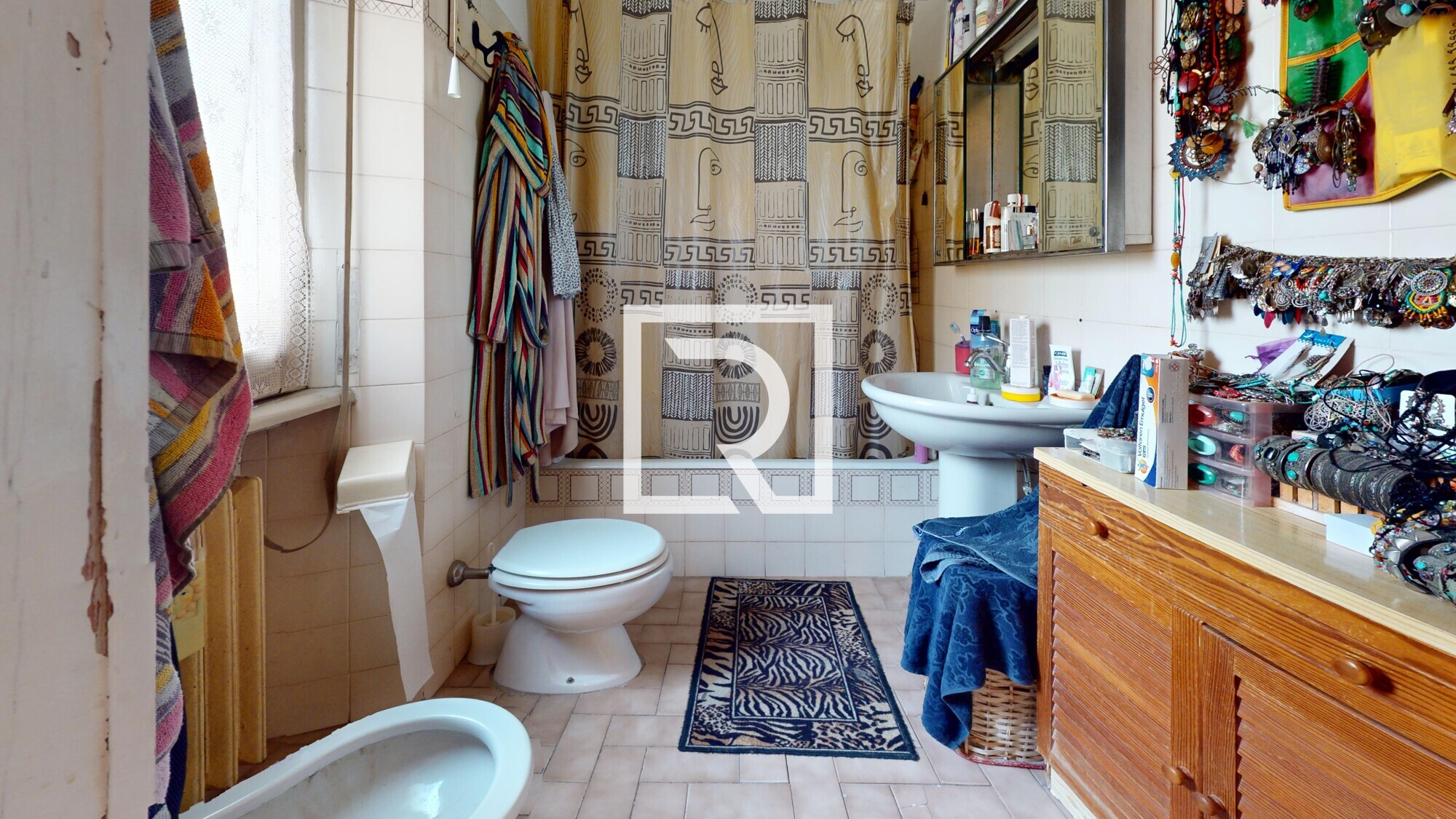 TRILOCALE-PIANO-TERZO-CON-CANTINA-E-POSTO-AUTO-Bathroom