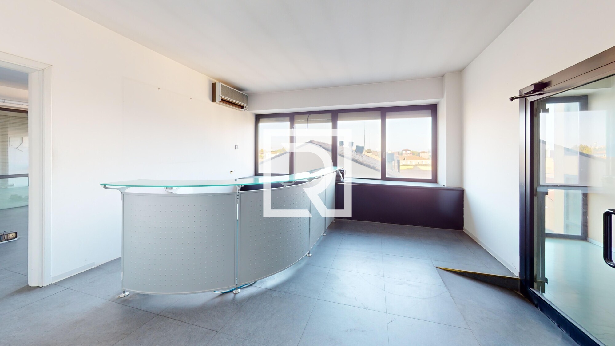 MAGAZZINI-ANTERIORE-Hallway 1