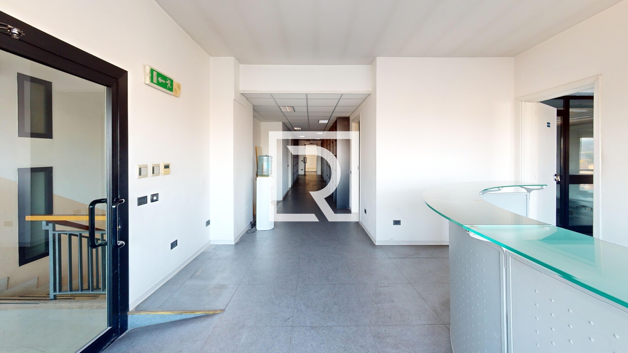 MAGAZZINI-ANTERIORE-Hallway