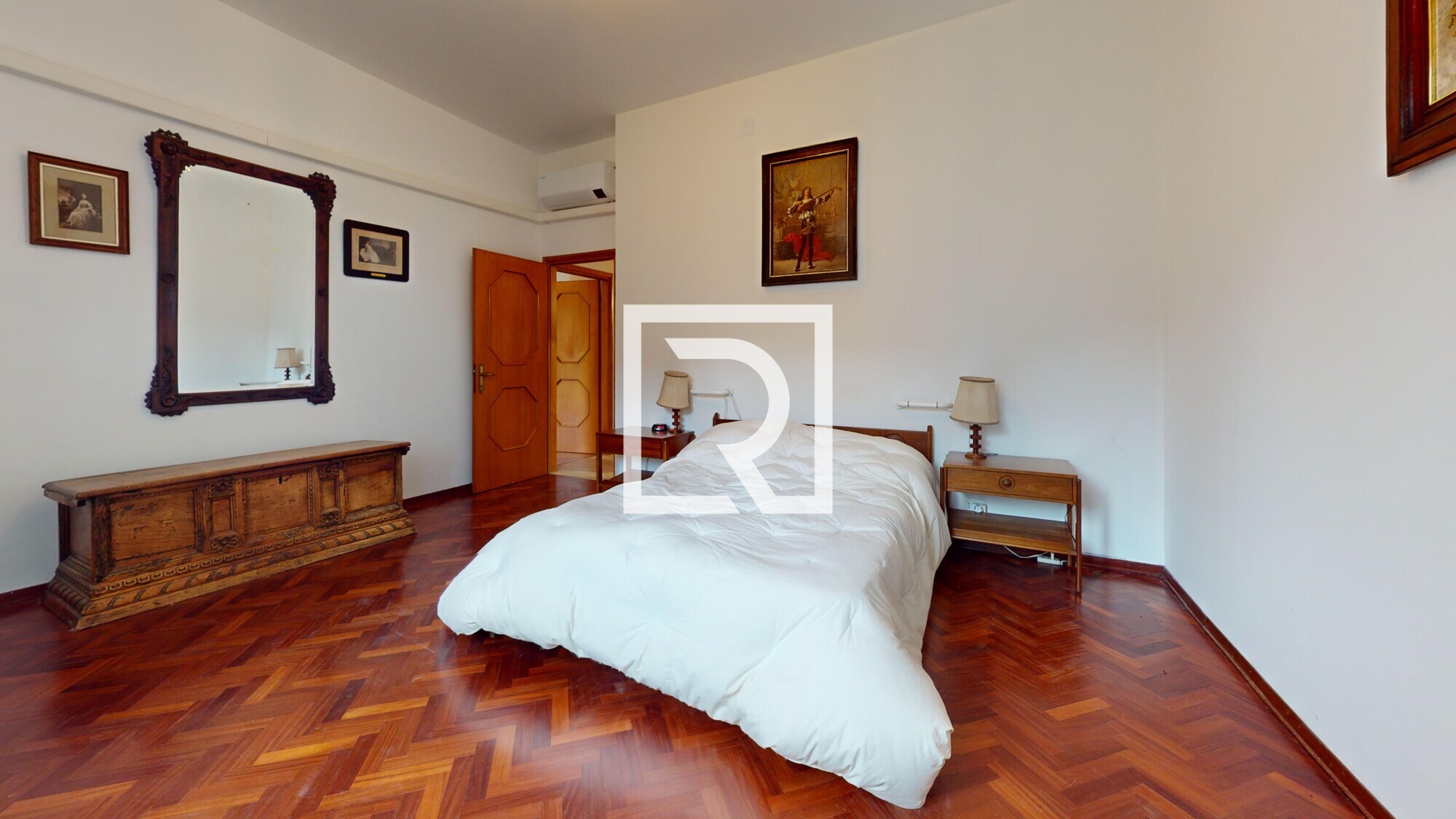 QUADRILOCALE-CON-TRE-BAGNI-CANTINA-E-GARAGE-DI-PROPRIETA-Bedroom 2