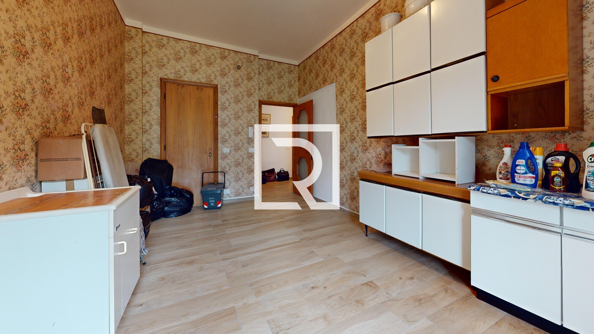 QUADRILOCALE-CON-TRE-BAGNI-CANTINA-E-GARAGE-DI-PROPRIETA-Bedroom 6