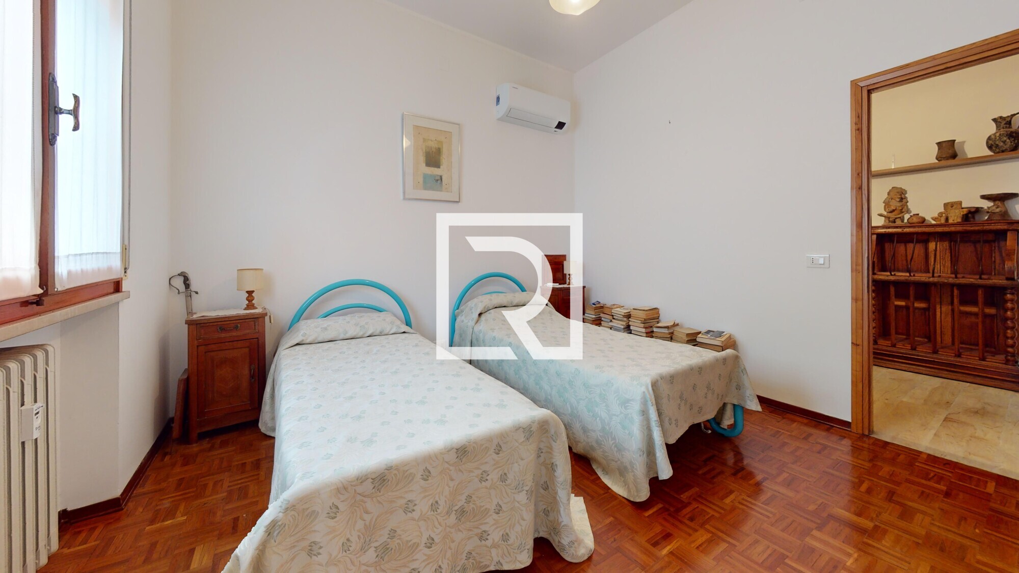 QUADRILOCALE-CON-TRE-BAGNI-CANTINA-E-GARAGE-DI-PROPRIETA-Bedroom 4