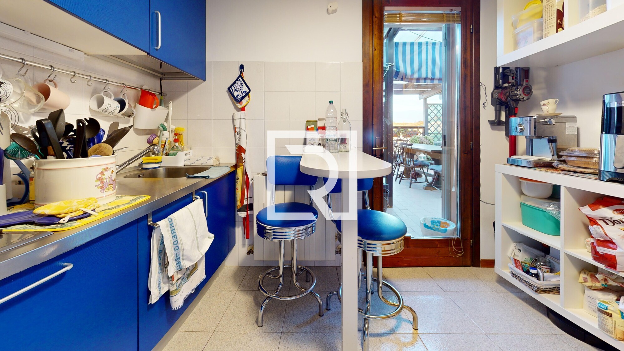 QUADRILOCALE-CON-TERRAZZO-PANORAMICO-Kitchen