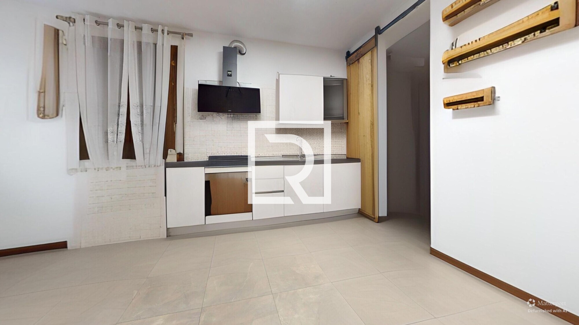 APPARTAMENTO-AL-PIANO-TERRA--Kitchen-Defurnished