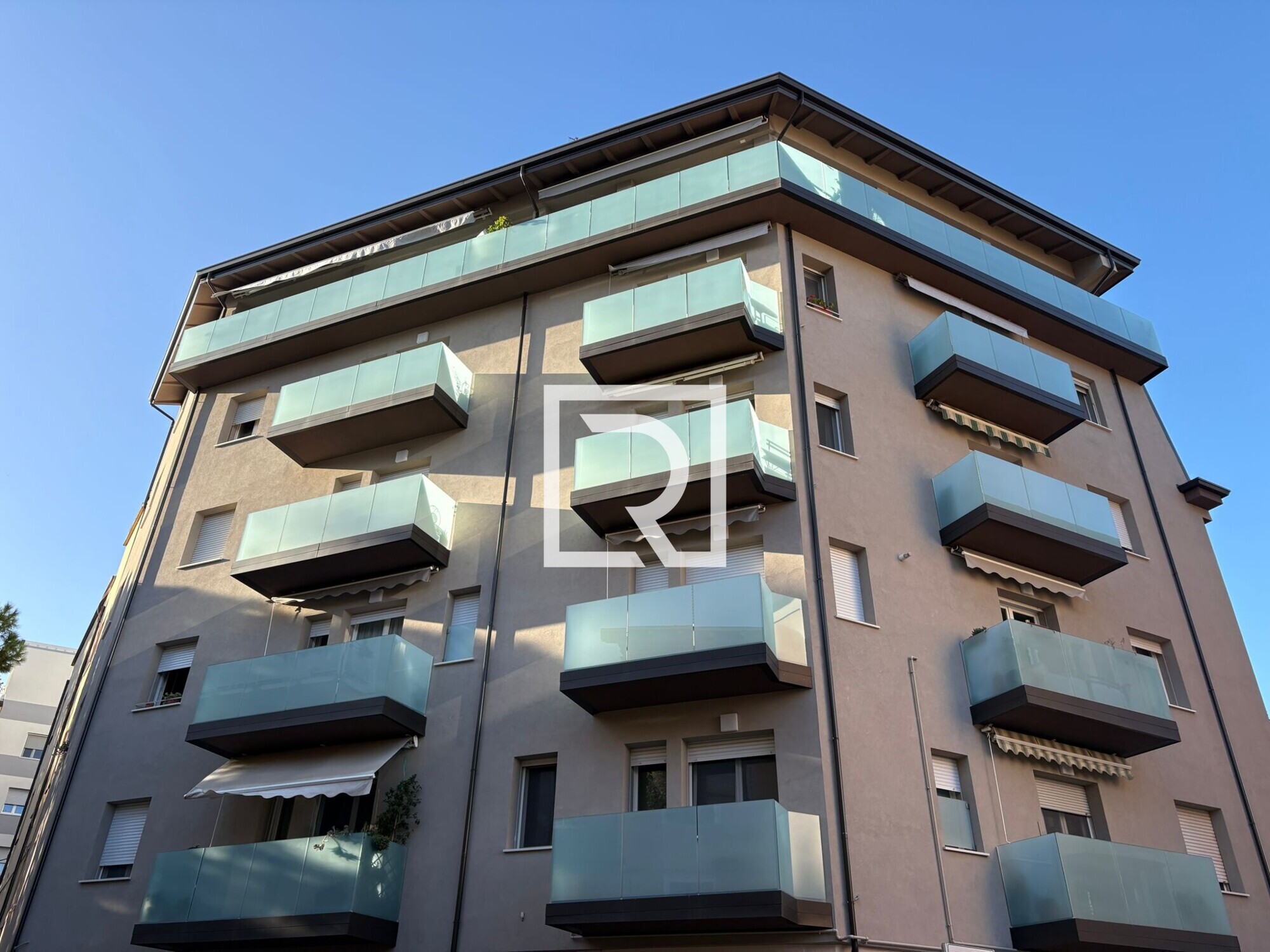 WhatsApp Image 2025-10-24 at 17.16.04