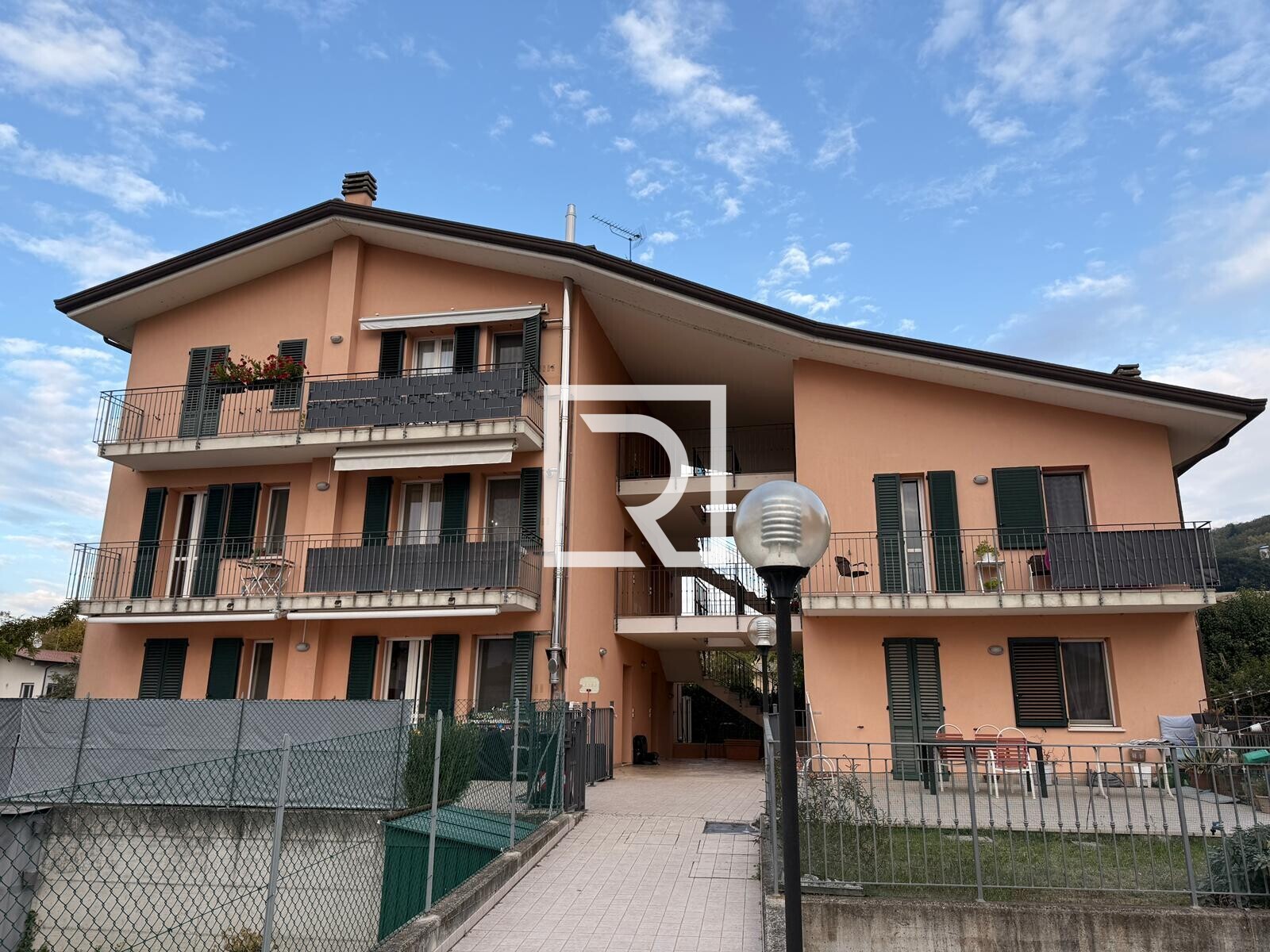 WhatsApp Image 2025-10-20 at 10.00.11