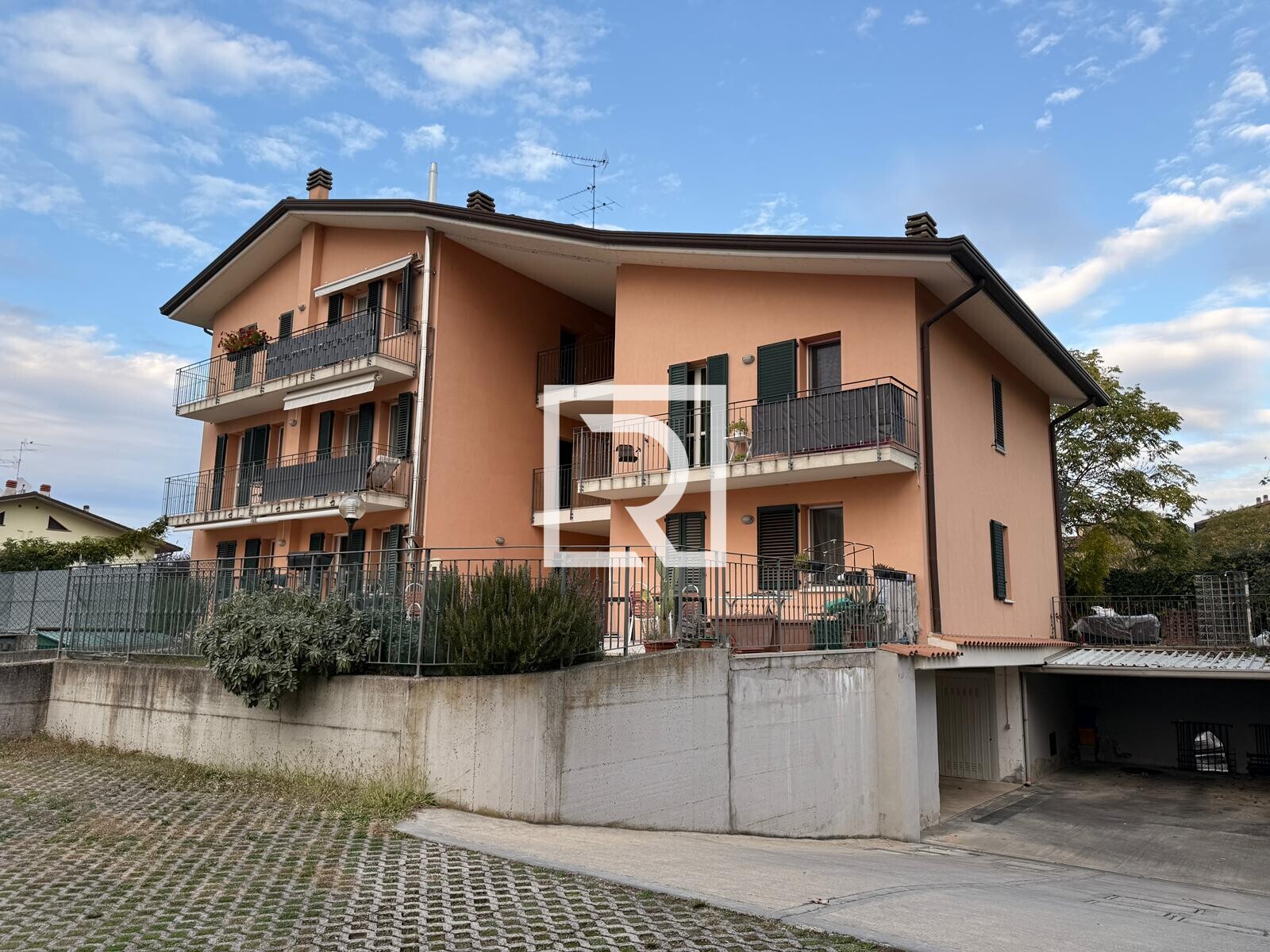 WhatsApp Image 2025-10-20 at 10.00.12