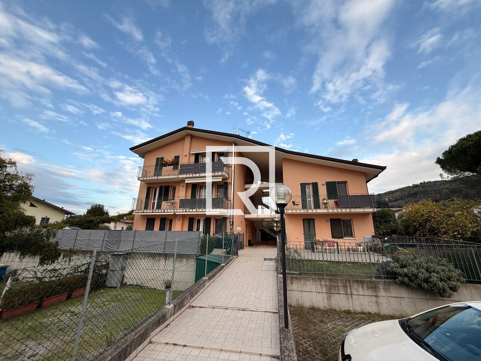 WhatsApp Image 2025-10-20 at 10.00.11 (1)