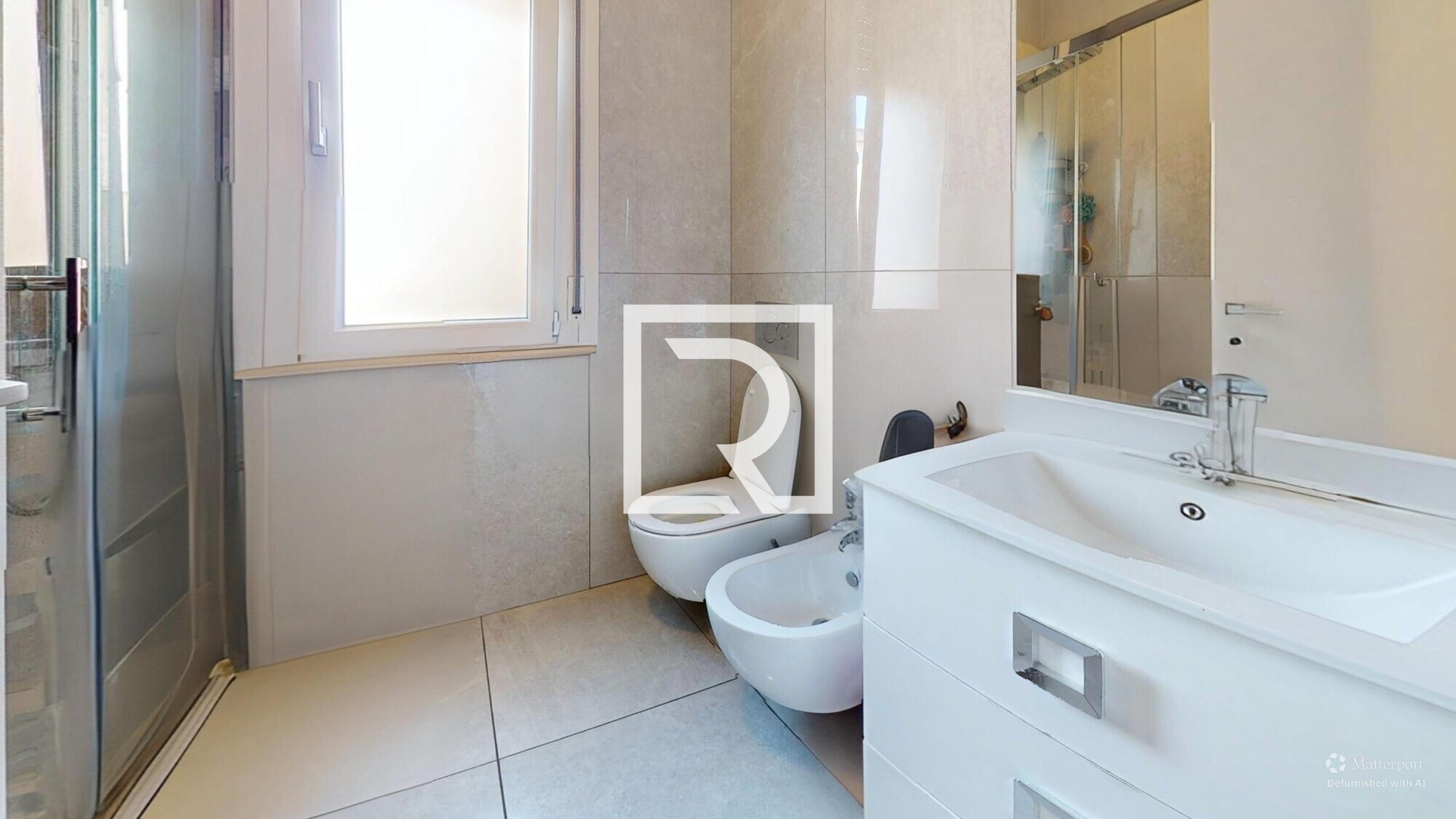 TRILOCALE-PIANO-PRIMO-CON-CANTINA-E-GARAGE-Bathroom-Defurnished