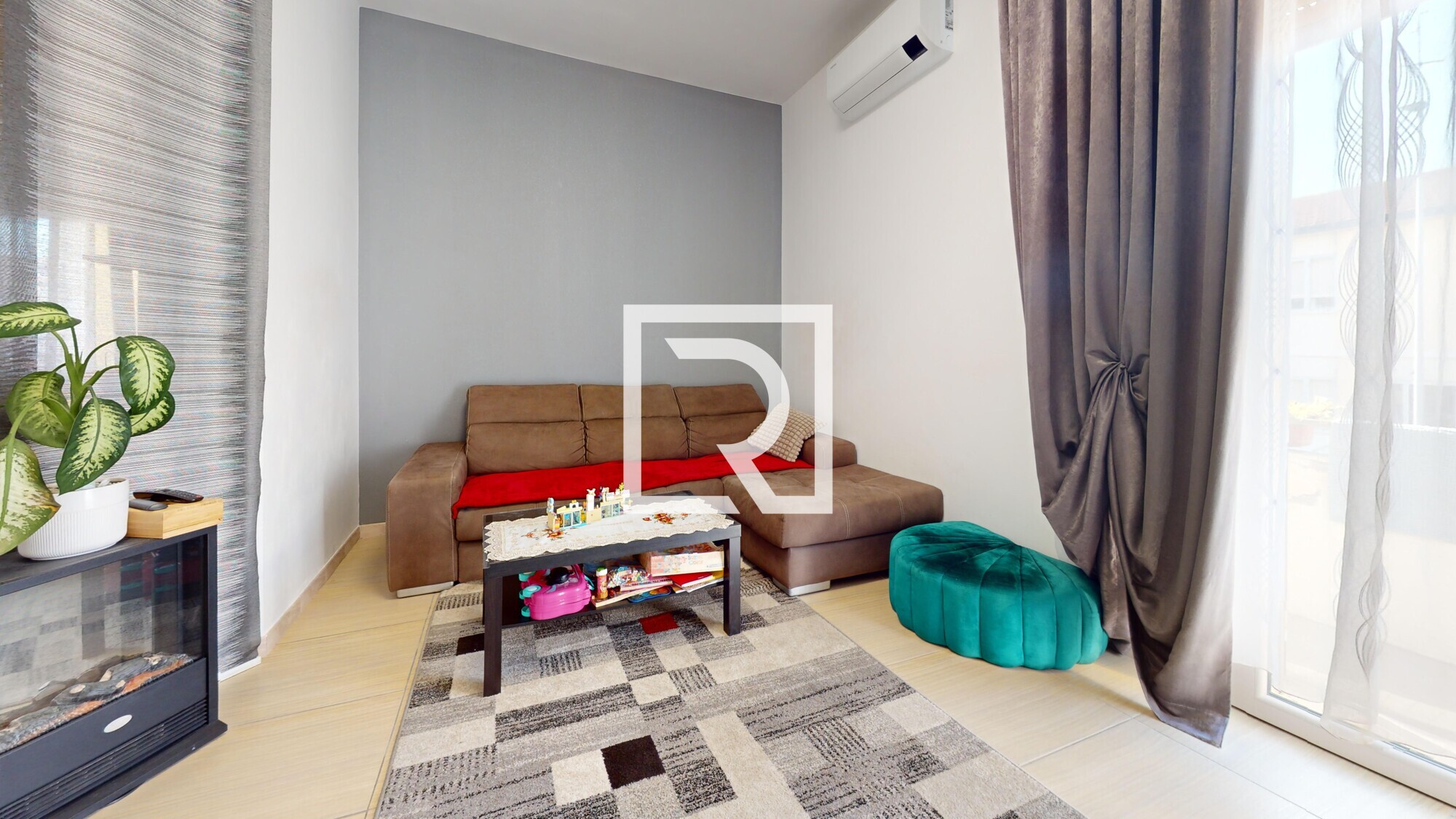 TRILOCALE-PIANO-PRIMO-CON-CANTINA-E-GARAGE-Living-Room