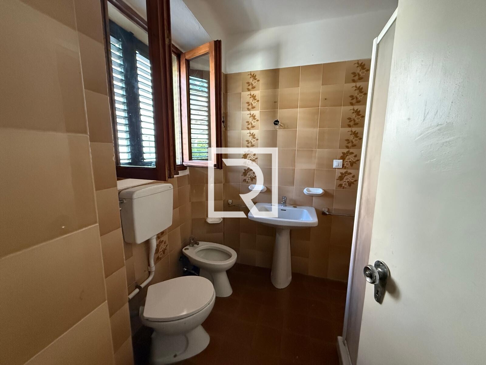 WhatsApp Image 2025-10-21 at 17.18.42