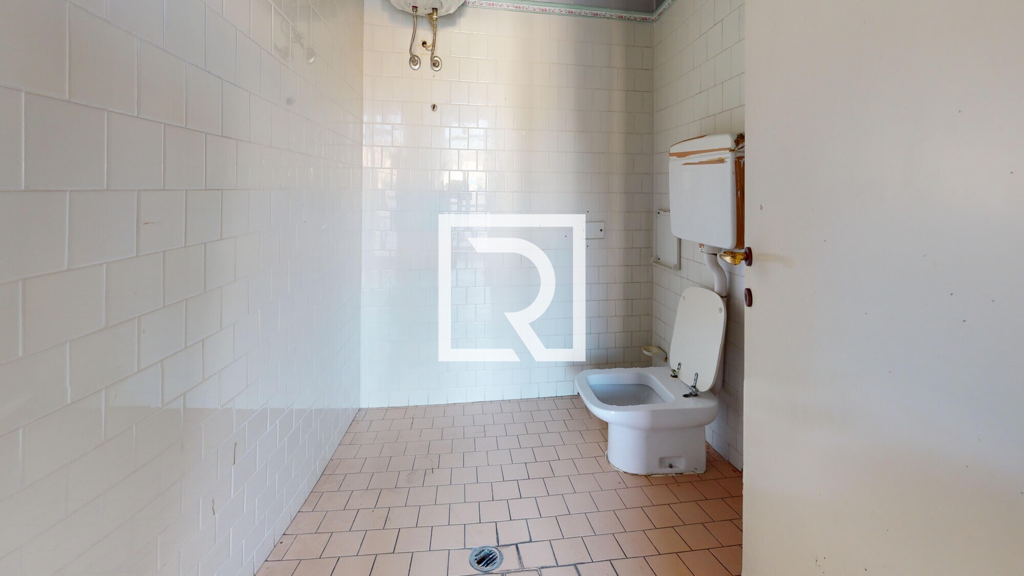 Negozio-Savignano-Bathroom