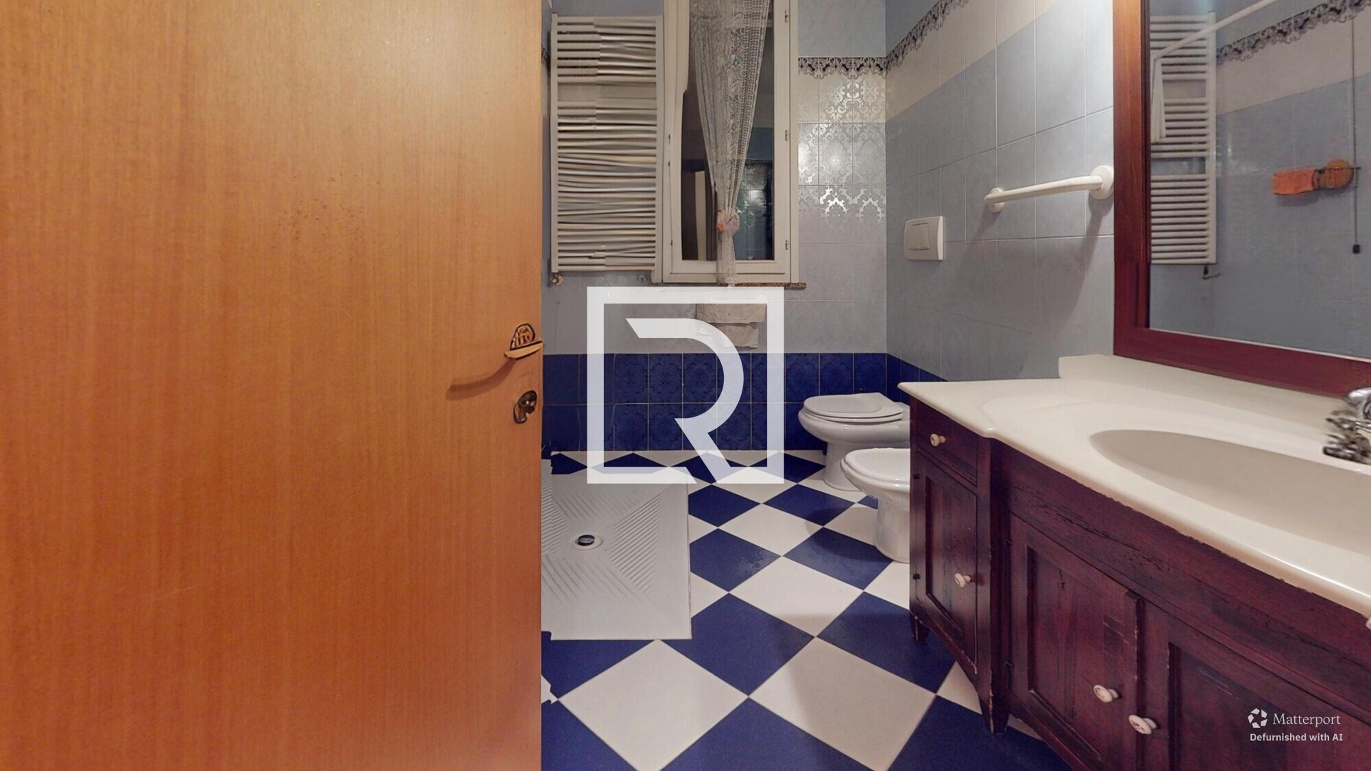 Stradone-Quadrilocale-Bathroom-Defurnished