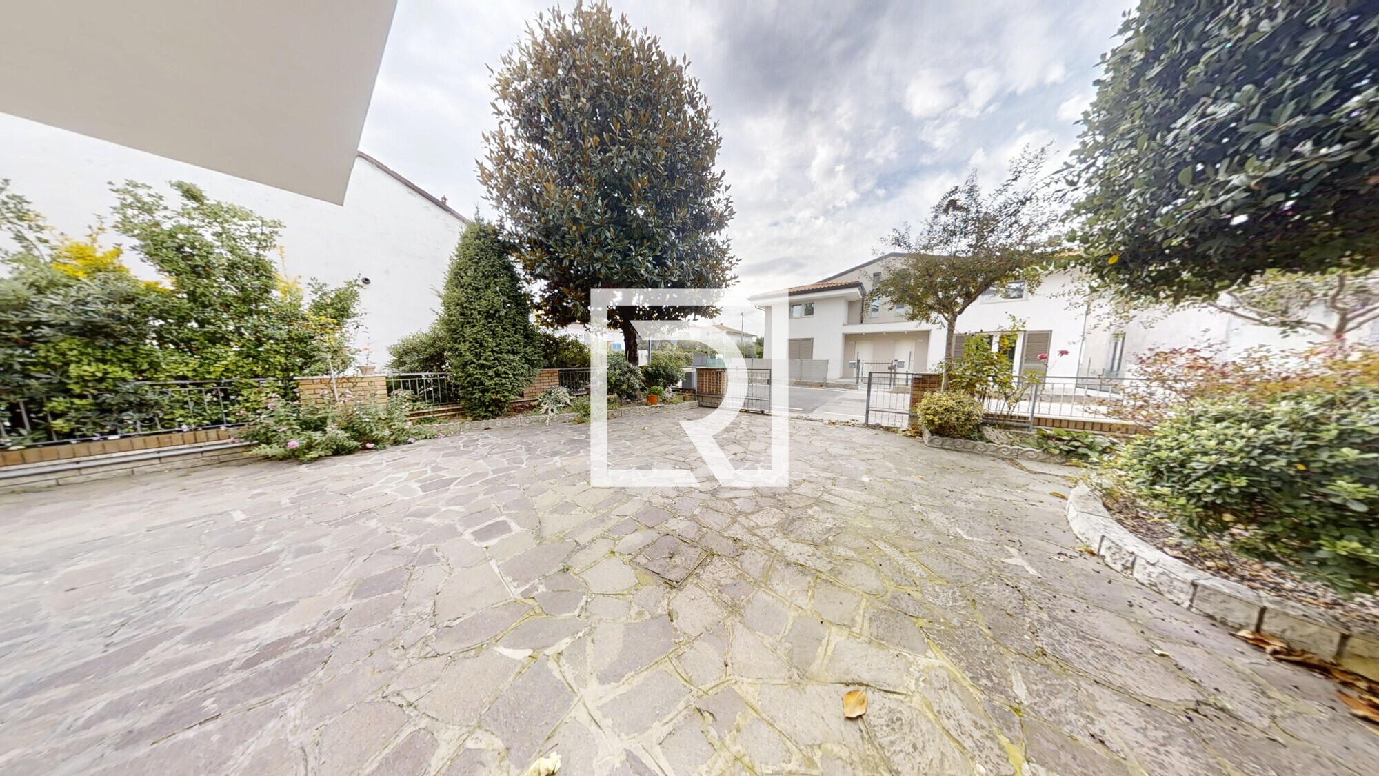 APPARTAMENTO-PIANO-TERRA-CON-GIARDINO-PRIVATO-E-GARAGE-11292025_104254