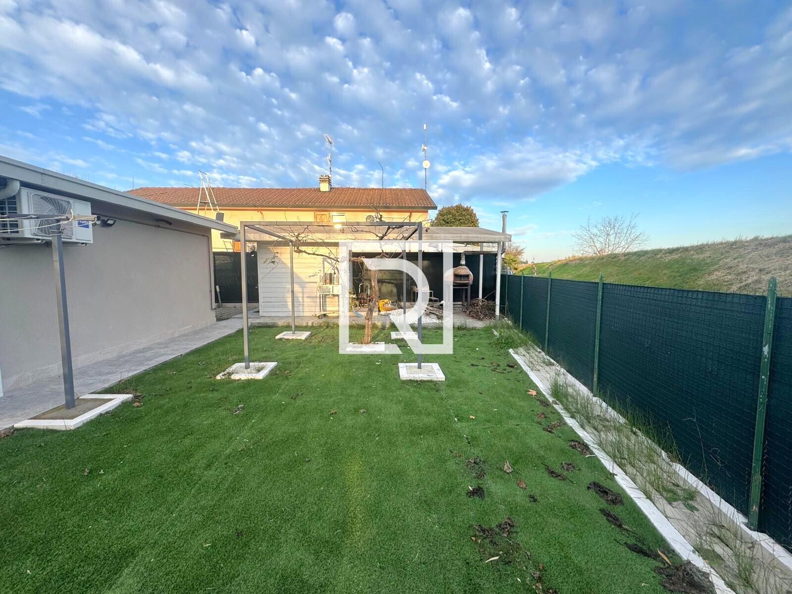 WhatsApp Image 2025-12-01 at 09.31.13 (2)