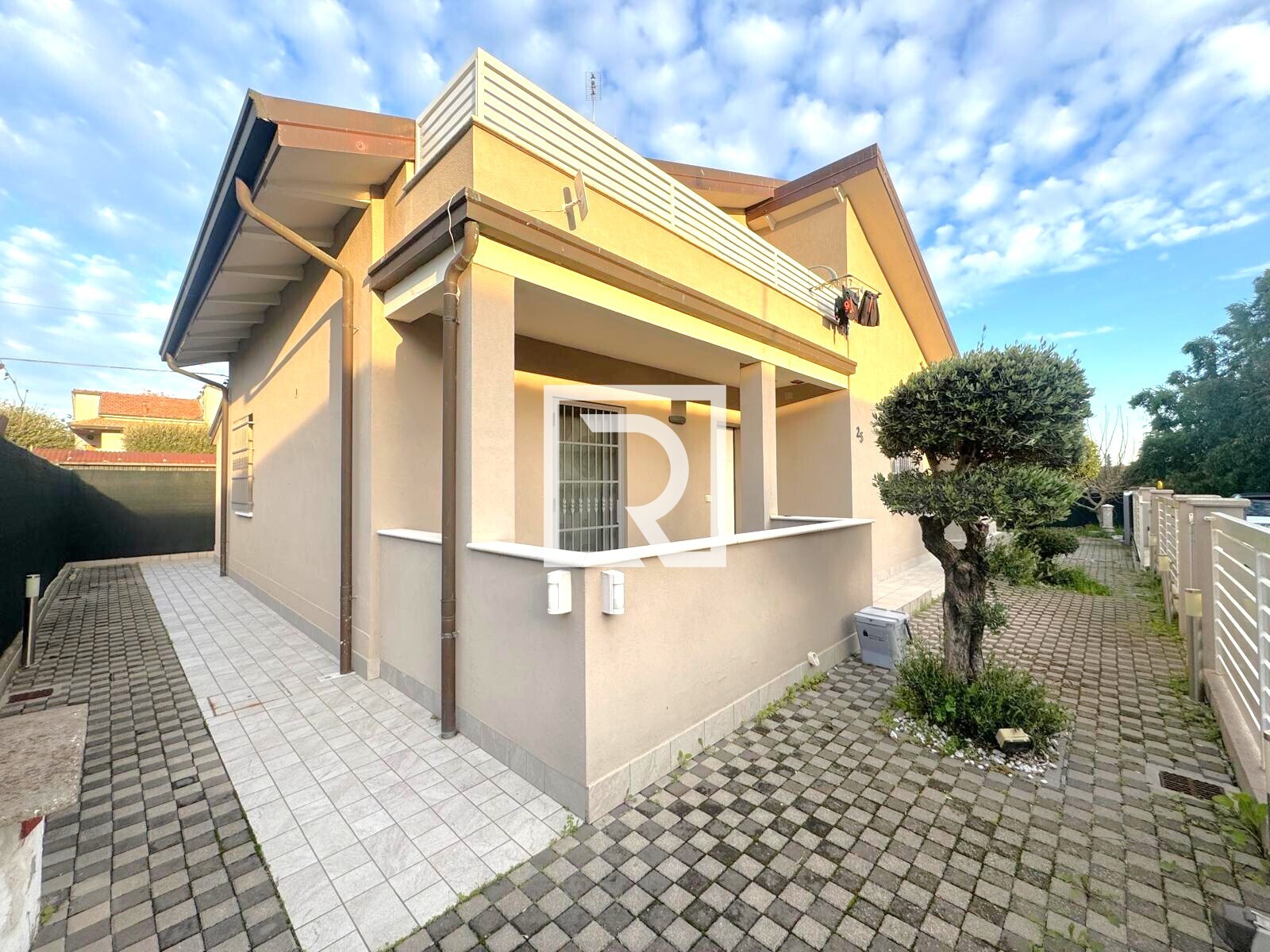 WhatsApp Image 2025-12-01 at 11.40.37