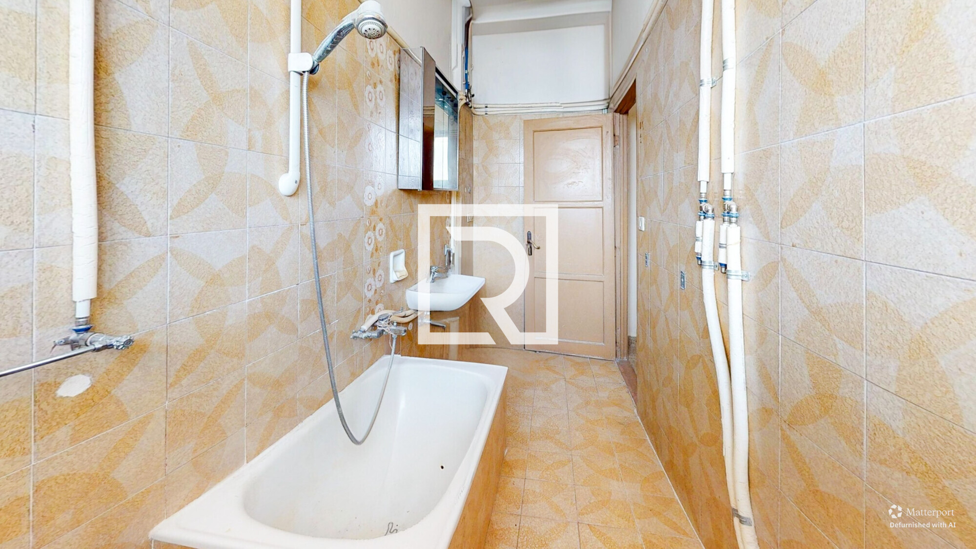 Bathroom-Defurnished (1)