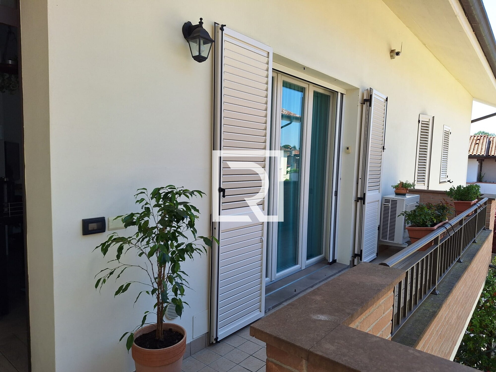 d8ce56e2-3c34-42b9-8de2-0628b53ed4b2