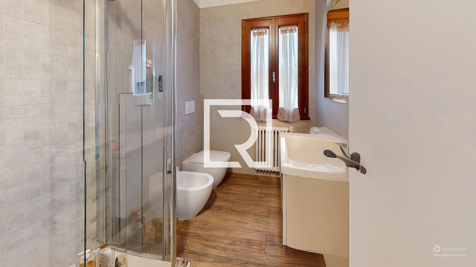 VILLETTA-A-SCHIERA-CENTRALE-CLASSE-C-Bathroom-Defurnished