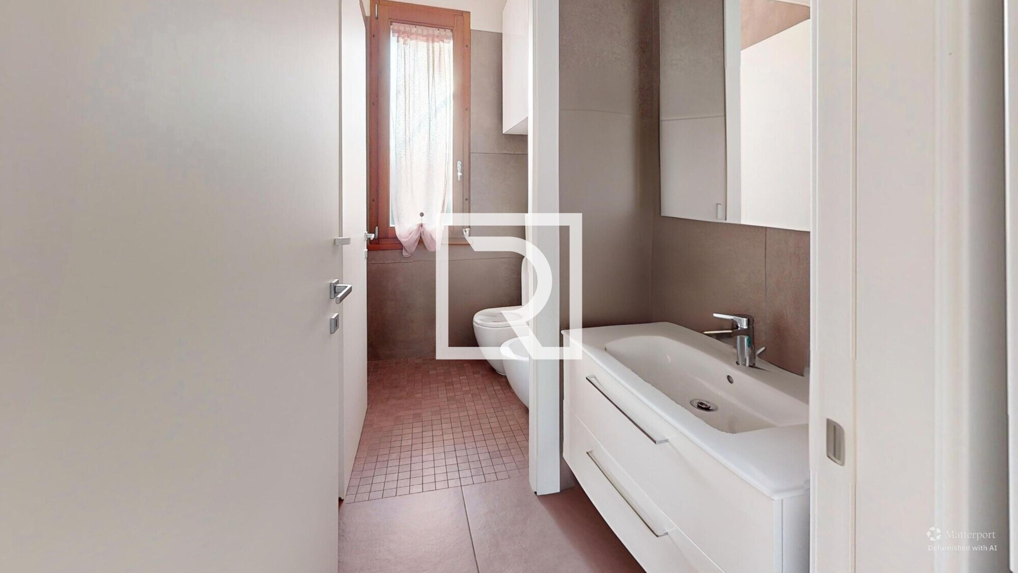 VILLETTA-A-SCHIERA-CENTRALE-CLASSE-C-Bathroom-Defurnished 1