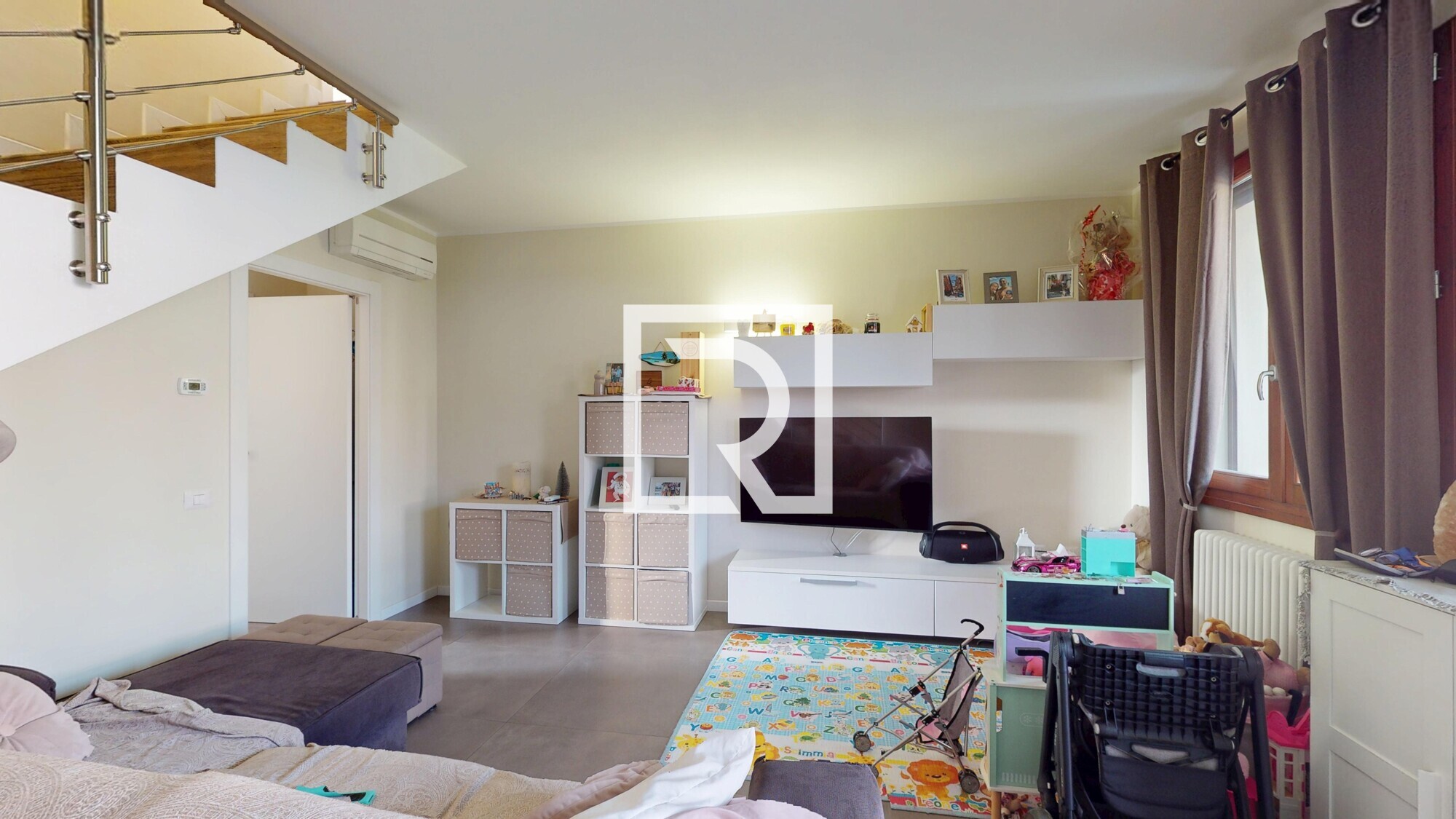 VILLETTA-A-SCHIERA-CENTRALE-CLASSE-C-01152026_112640