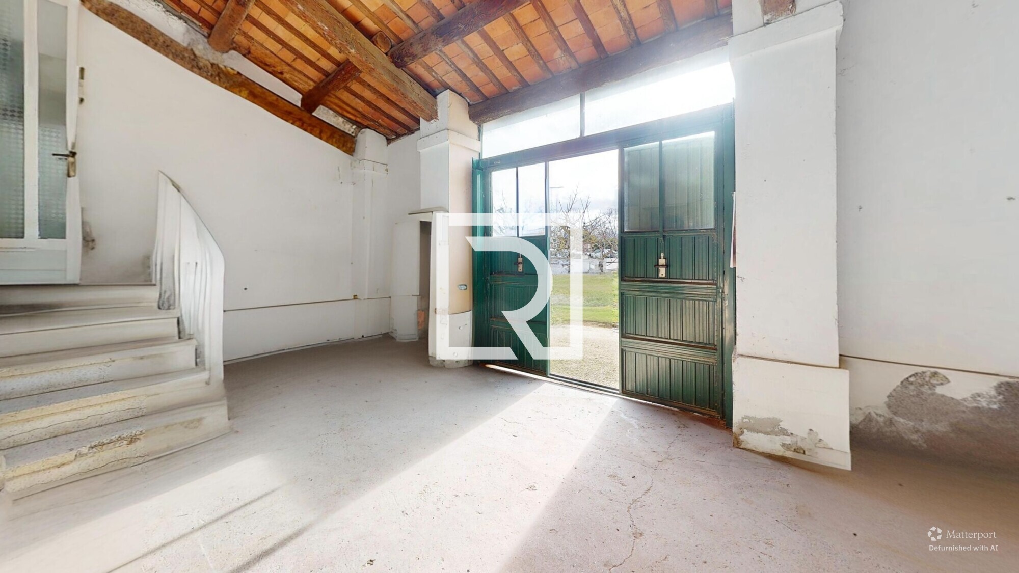 Entrance-Defurnished