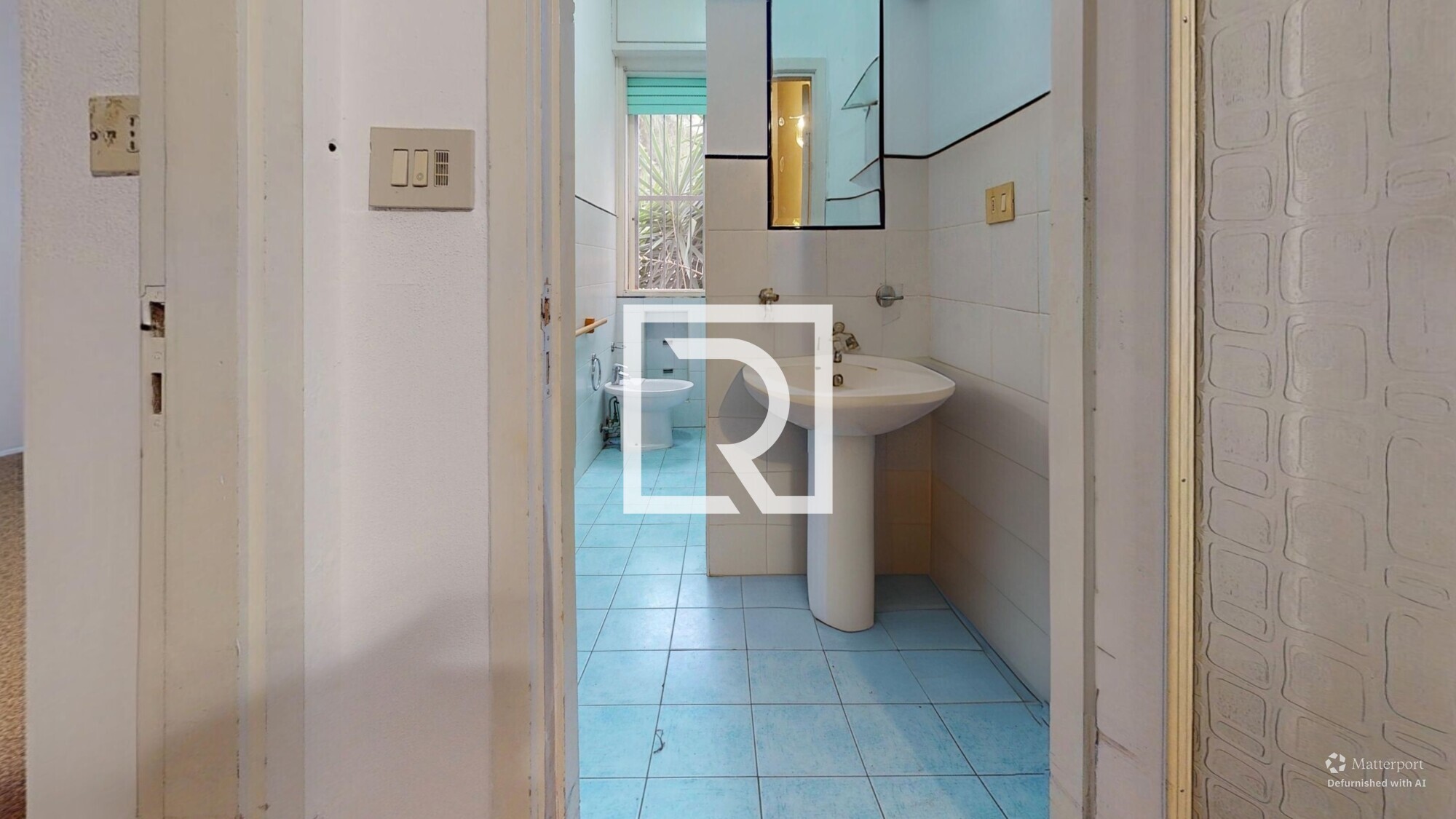 Bathroom-Defurnished (1)