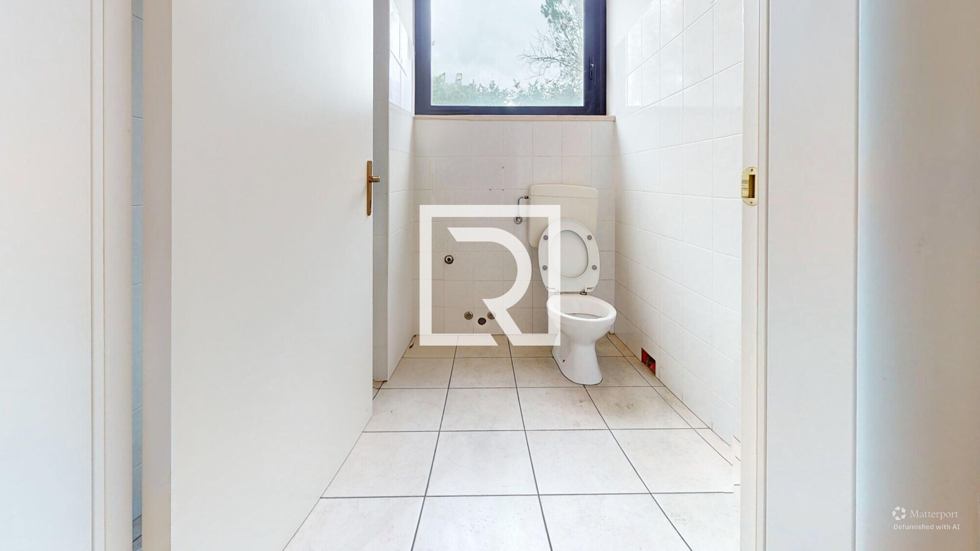 Photo-29-Defurnished