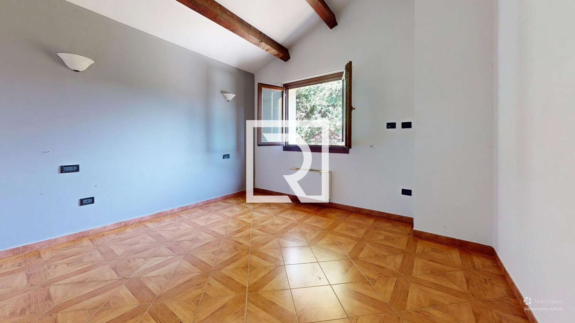 Living-Room-Defurnished (2)