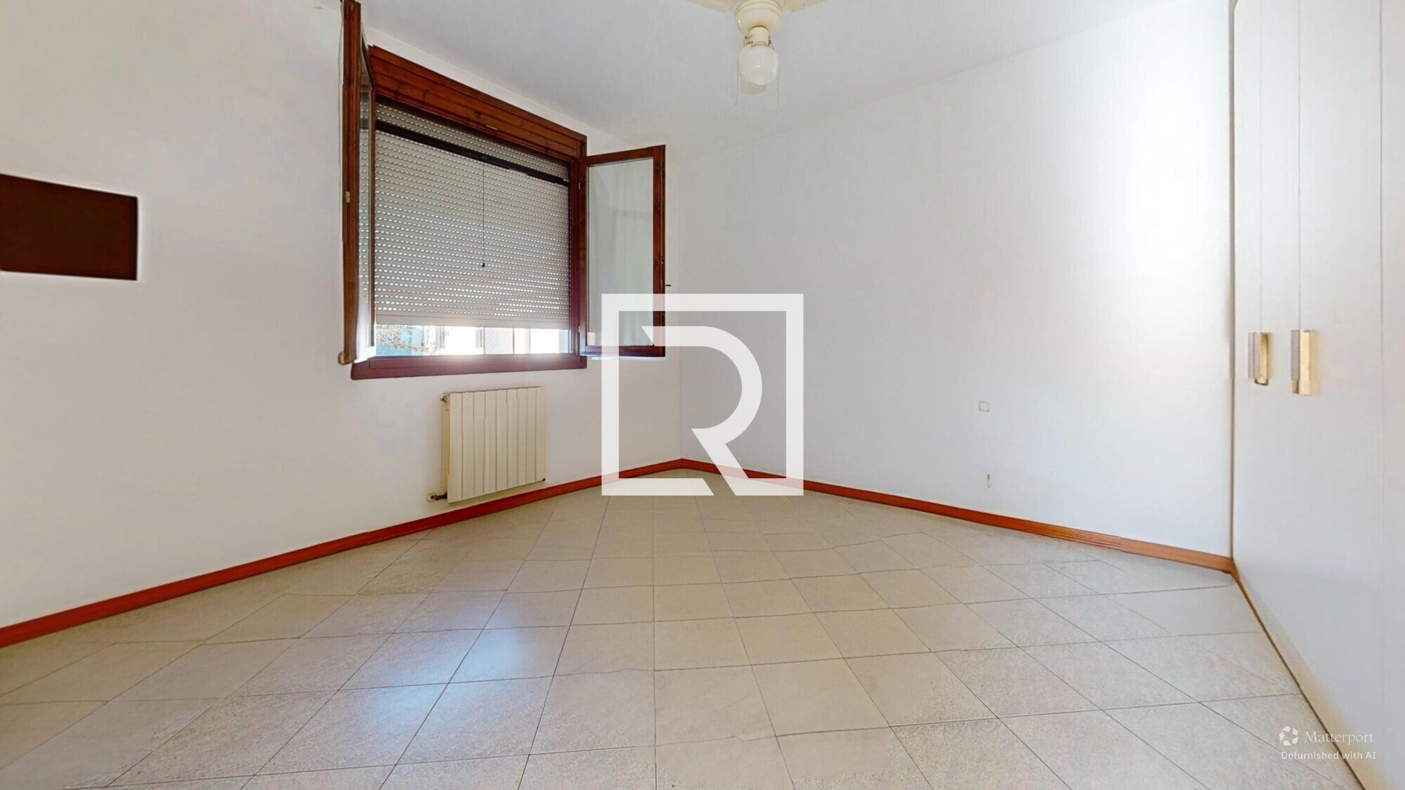 TRILOCALE-CON-CANTINA-E-POSTO-AUTO-Bedroom-Defurnished 2