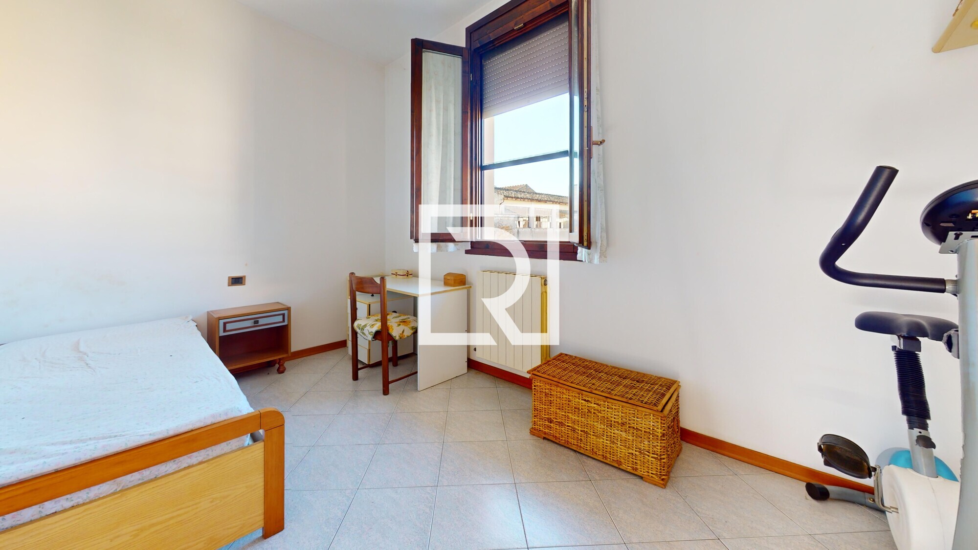 TRILOCALE-CON-CANTINA-E-POSTO-AUTO-Bedroom 3