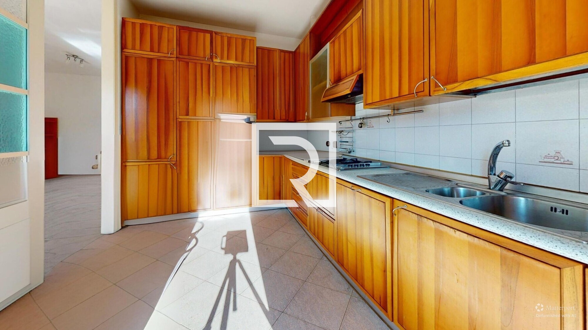 TRILOCALE-CON-CANTINA-E-POSTO-AUTO-Kitchen-Defurnished 1