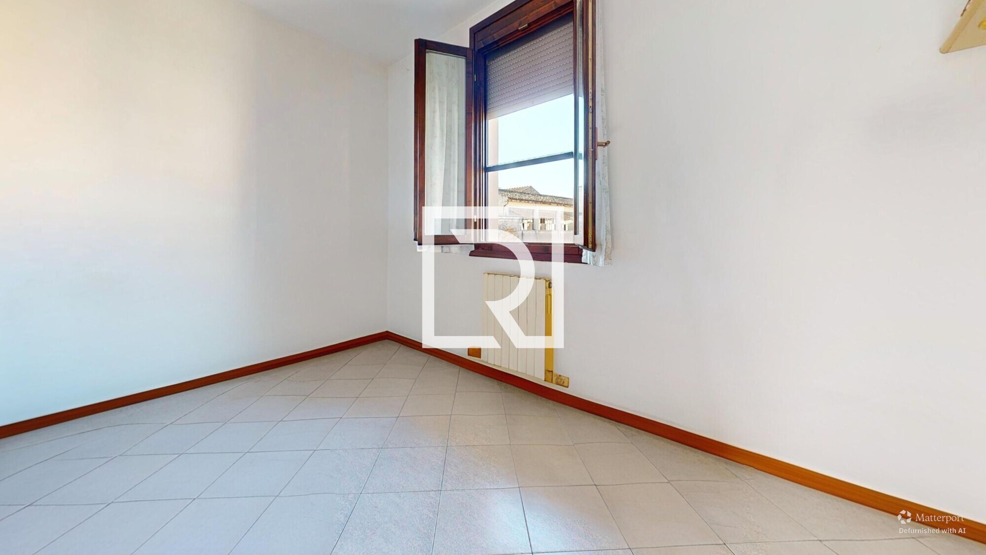 TRILOCALE-CON-CANTINA-E-POSTO-AUTO-Bedroom-Defurnished 1