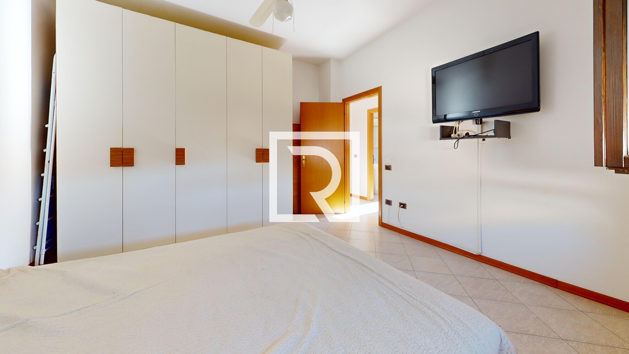 TRILOCALE-CON-CANTINA-E-POSTO-AUTO-Bedroom 2