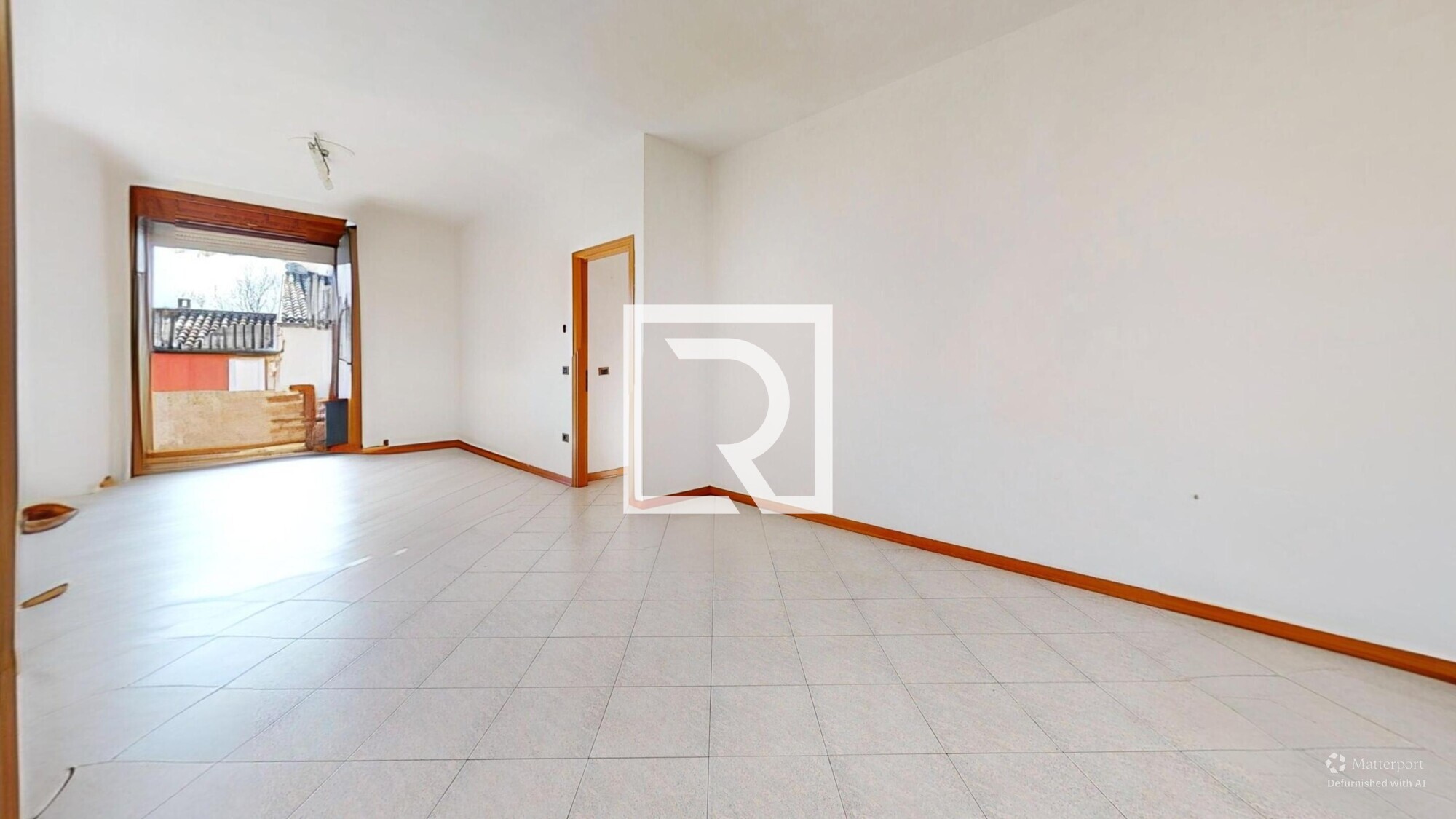 TRILOCALE-CON-CANTINA-E-POSTO-AUTO-Hallway-Defurnished