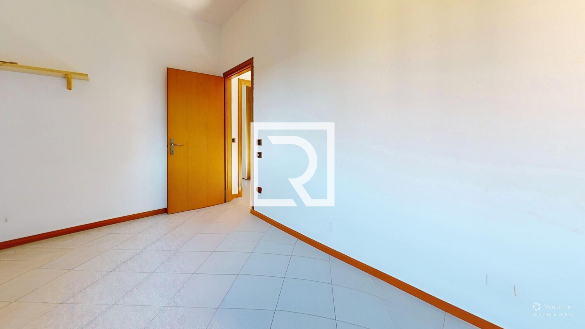 TRILOCALE-CON-CANTINA-E-POSTO-AUTO-Bedroom-Defurnished 3