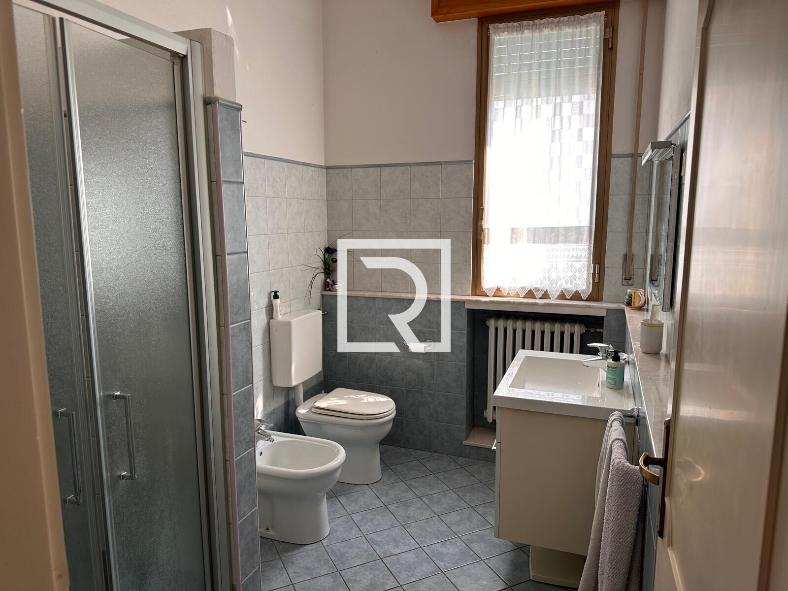 e4484720-7caa-46e1-a290-8c693c3fe4a9