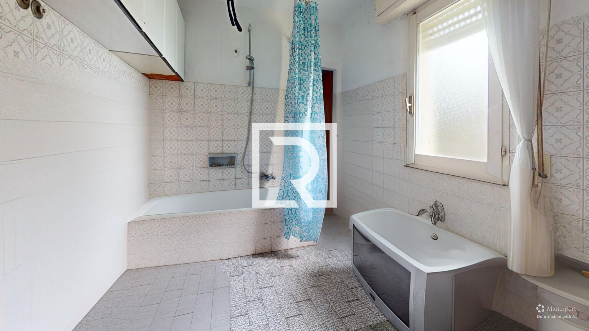 Bathroom-Defurnished