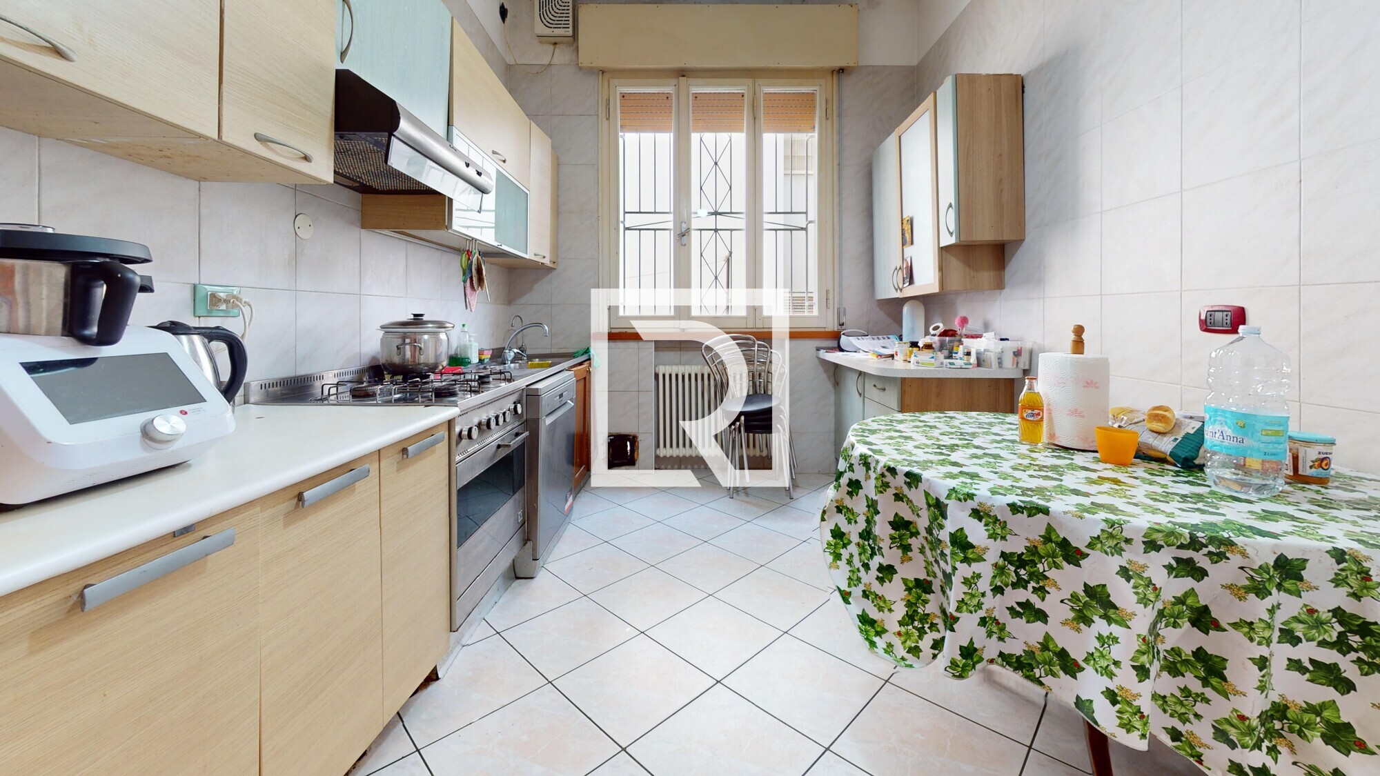 Via-Croce-31-120mila-Kitchen