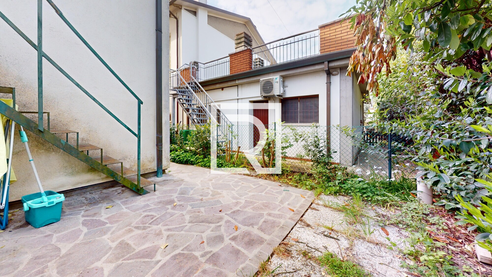 Via-Croce-31-120mila-Staircase