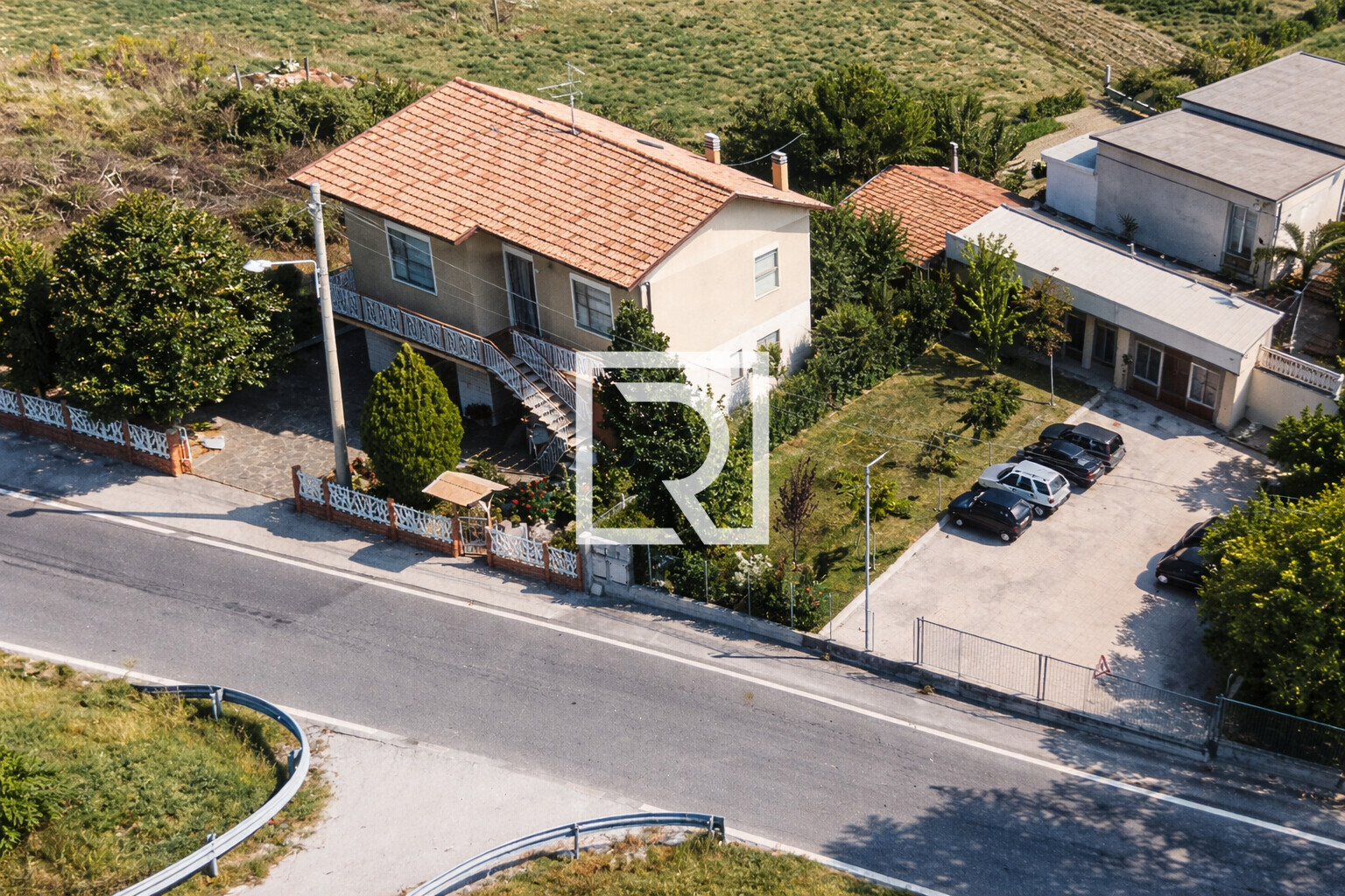 5cff0c1b-012f-4870-b148-df162e8646cc